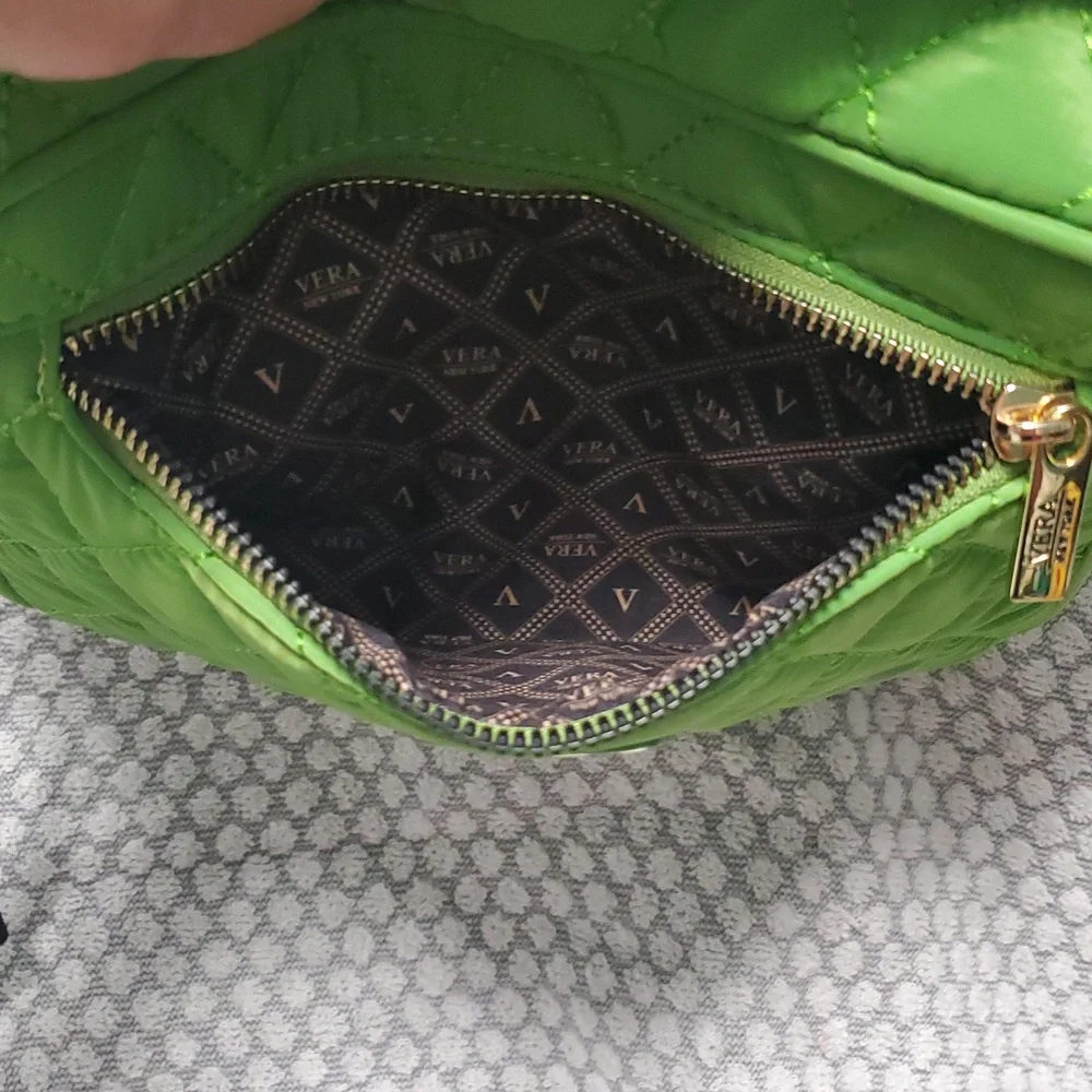 Vera New York Green Quilted Crossbody Bag - Picture 4 of 12
